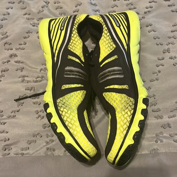 Brooks - Picture 4 of 7